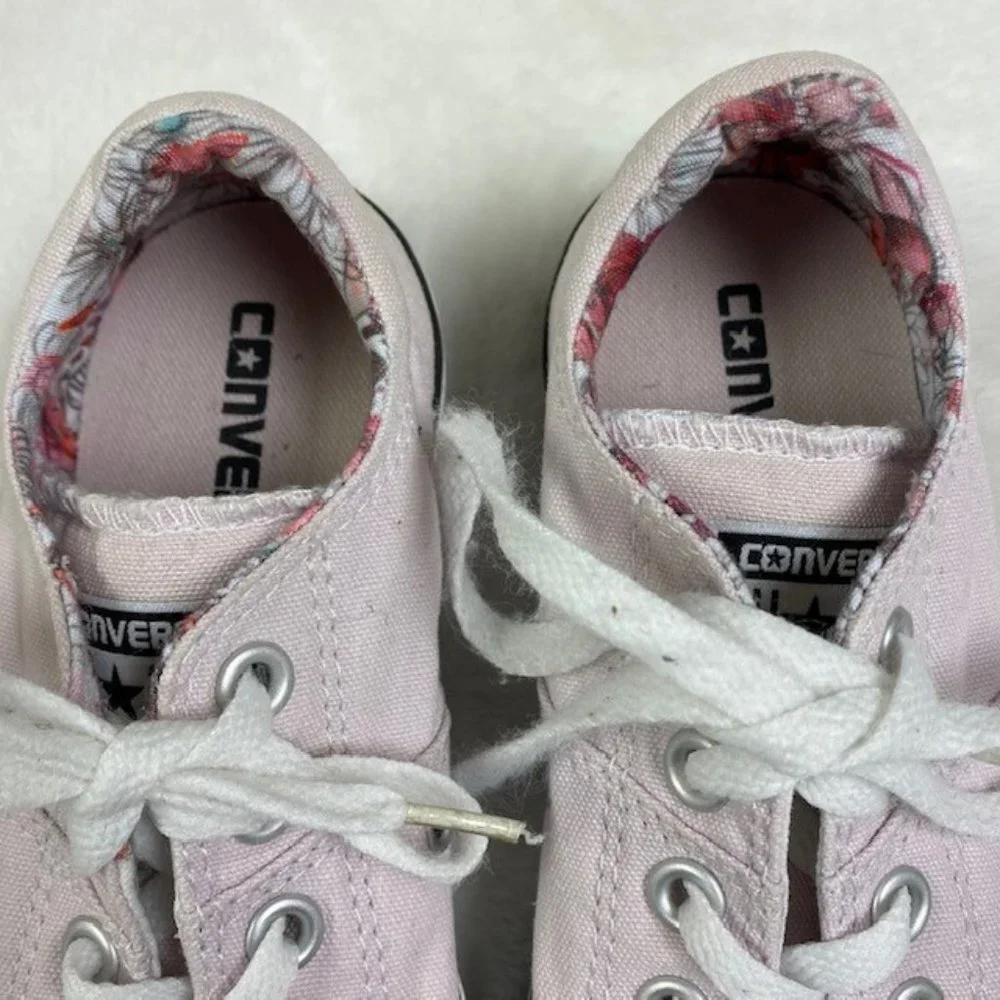 Converse All‎ Star Low Top  Women's Sneakers, size 7